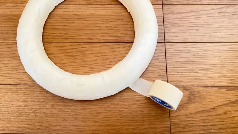 土台にマスキングテープを巻く